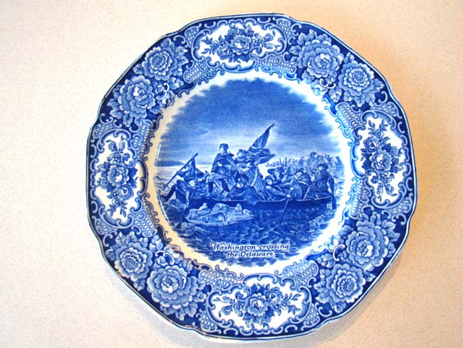 Two George WASHINGTON Bicentenary Memorial dinner plates dated 1932 made by Crown Ducal of England